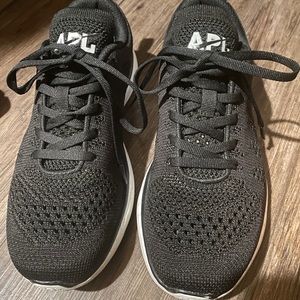 LuLulemon Athletic shoes (APL)